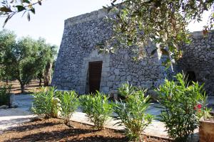 A garden outside Tenuta Pigliano Hotel