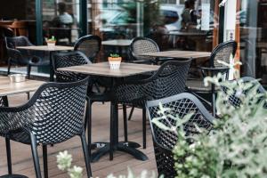 a group of tables and chairs at a restaurant at Hotel Café Restaurant Abina in Amstelveen