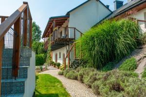 Κήπος έξω από το Winnica Płochockich Country House