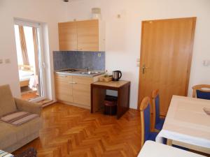 Kuchyňa alebo kuchynka v ubytovaní Apartments Petricevic
