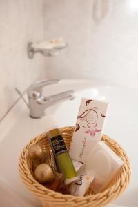 a basket filled with items in a bathroom at Yiouli Hotel in Kókkinon Nerón