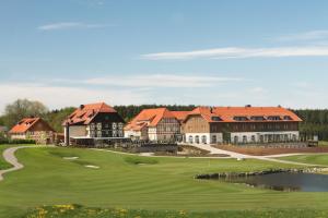 vista para o campo de golfe no resort em Spa & GolfResort Weimarer Land em Blankenhain