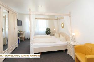 Ένα ή περισσότερα κρεβάτια σε δωμάτιο στο Hotel Weiland