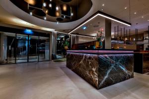 a lobby with a marble counter in a building at Hotel Das Zeit in Lenzing