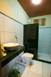 a bathroom with a sink and a toilet at Pousada Sítio Ipê in Viçosa do Ceará