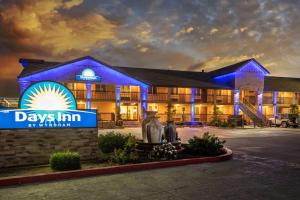 Certifikát, hodnocení, plakát nebo jiný dokument vystavený v ubytování Days Inn by Wyndham Galt - Elk Grove South
