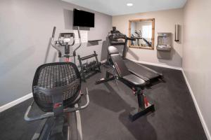 Fitness centrum a/nebo fitness zařízení v ubytování Days Inn by Wyndham Galt - Elk Grove South