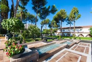 Bazén v ubytování Globales Playa Estepona nebo v jeho okolí
