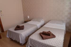 two beds with towels on them in a room at Apartment VEDA - Апартамент ВЕДА in Veliko Tŭrnovo