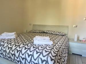 A bed or beds in a room at M.G Home a un passo da tutto
