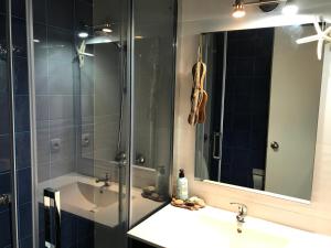 a bathroom with a sink and a mirror at LA PAJARITA in La Franca