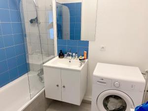 a bathroom with a washing machine and a sink at LE VELODROME Chic appartement in Marseille