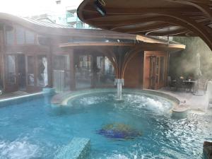 Bazén v ubytovaní Spa Residence Carbona Hévíz - Relax, Sissi Apartmanok alebo v jeho blízkosti