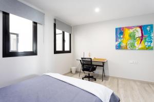 Posteľ alebo postele v izbe v ubytovaní New 140m2 loft-style flat at town heart, 3 beaches close CASA LEON