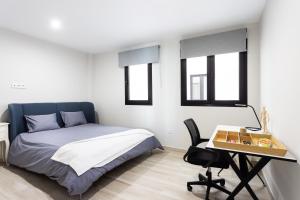Posteľ alebo postele v izbe v ubytovaní New 140m2 loft-style flat at town heart, 3 beaches close CASA LEON