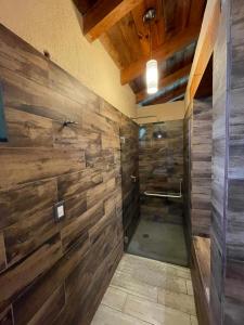 Bilik mandi di cabañas Mazzatl jacuzzy