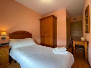 Postel nebo postele na pokoji v ubytování Hostal Torreblanca