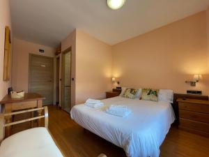 Postel nebo postele na pokoji v ubytování Hostal Torreblanca