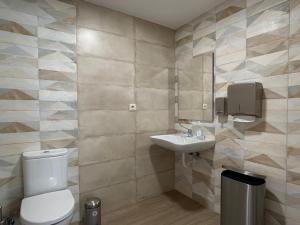 Koupelna v ubytování Hostal Torreblanca + 26 fotografií