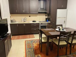 A kitchen or kitchenette at Sarakinas Farm House