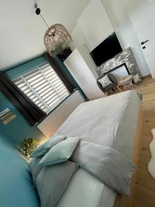 a bedroom with a large bed with a window at Le Revella in Profondeville