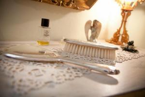 a toothbrush and a bottle of oil on a table at Appartamento di Lusso in Borgo Storico Toscano in Bibbiena