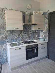 Кухня или мини-кухня в Marolù Casa Vacanze
