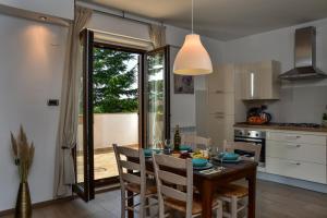 Kuchyň nebo kuchyňský kout v ubytování Apartman Grabar