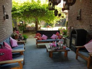 a patio with couches and a fire place at B & B BonVert in Gangelt