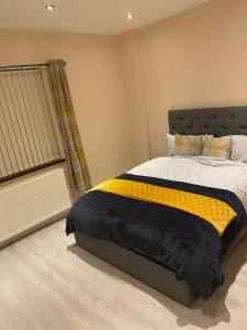 Postel nebo postele na pokoji v ubytování Modern & Convenient