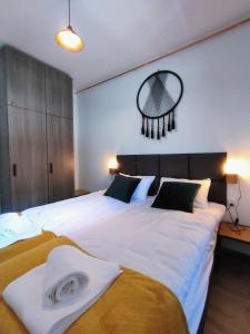 Postel nebo postele na pokoji v ubytování Szczyrkowskie SKI&FUN 14 z widokiem na góry Sauna, jacuzzi w cenie pobytu