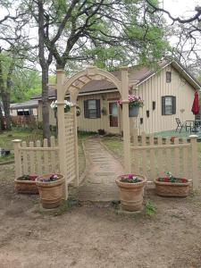 Gallery image of Kelumac Christmas Tree Farm B&B in Bryan