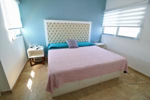 a blue bedroom with a bed and a window at Departamento Ibiza in La Paz +32 photos