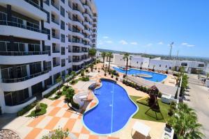 an overhead view of a large apartment building with a swimming pool at Departamento Ibiza in La Paz
