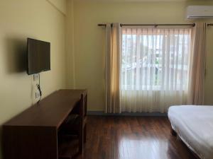 Postel nebo postele na pokoji v ubytování HOTEL CLAIRE INN