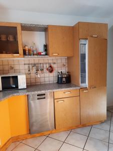 Kuchyň nebo kuchyňský kout v ubytování Gästewohnung am Thümmlitzwald