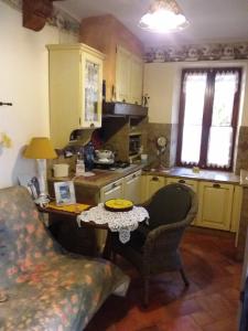 Kuchyň nebo kuchyňský kout v ubytování Langhe studio flat + 9 fotografií