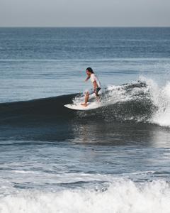 Foto dalla galleria di Seaside Tribe - Boutique Surf Stay & Retreat a Tanah Lot