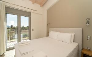 Postel nebo postele na pokoji v ubytování CARLOS MANSION LUXURY SUITES