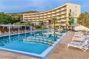 Bazén v ubytování Marmari Bay Hotel nebo v jeho okolí