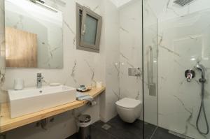 Koupelna v ubytování CARLOS MANSION LUXURY SUITES