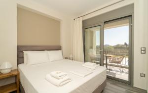 Postel nebo postele na pokoji v ubytování CARLOS MANSION LUXURY SUITES