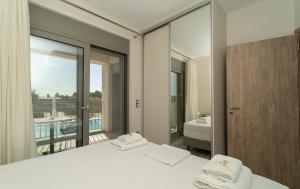 Postel nebo postele na pokoji v ubytování CARLOS MANSION LUXURY SUITES