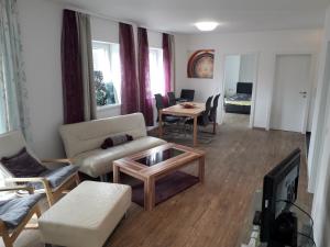 a living room with a couch and a table at Apartment Top2,Steyr bei BMW BESTROOMS eU in Steyr