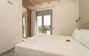 Postel nebo postele na pokoji v ubytování CARLOS MANSION LUXURY SUITES