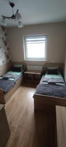Ένα ή περισσότερα κρεβάτια σε δωμάτιο στο Restauracja "AS"- Noclegi