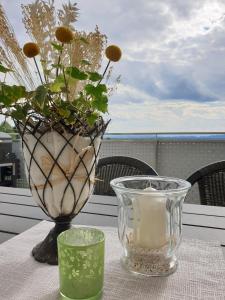 A balcony or terrace at Nikolaier Weinblick - Chalet Sauvignon Blanc