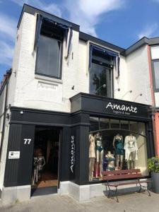 a store with mannequins in the windows of a building at Thomasloft in Oegstgeest