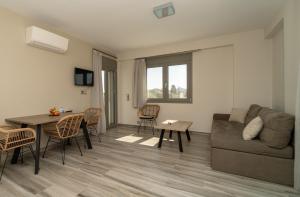 Posezení v ubytování CARLOS MANSION LUXURY SUITES