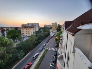 Daireden çekilmiş Varna şehrinin genel bir manzarası veya şehir manzarası